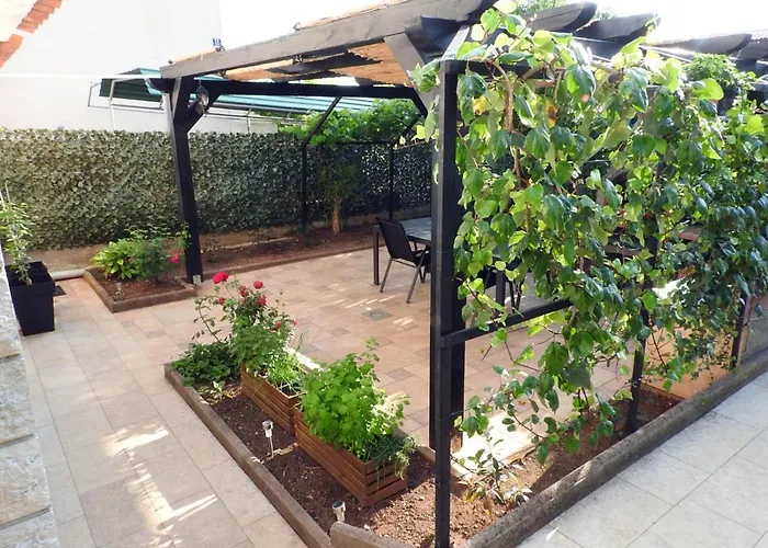 Apartament Lu, Stinjan -