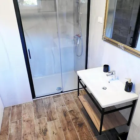 Lu, Stinjan - * Pula